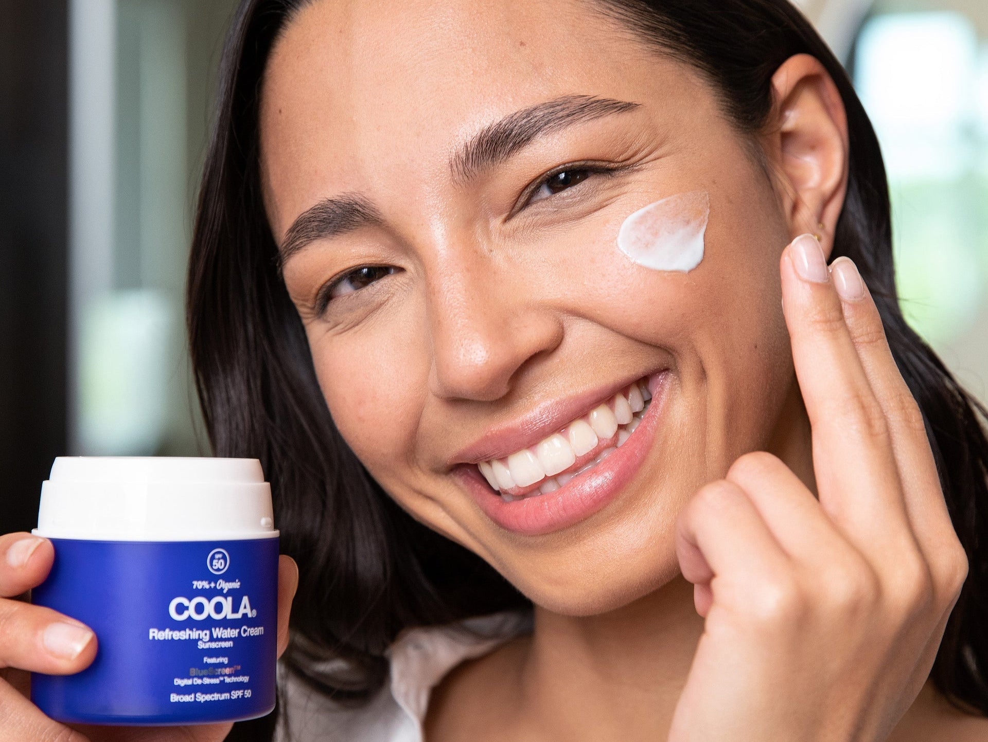 Should You Apply Sunscreen Before or After Moisturizer: Here's What Dermatologists Recommend