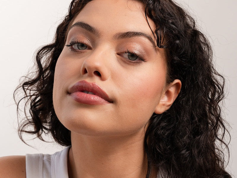 The Do's and Don'ts of Mixing Foundation with Sunscreen