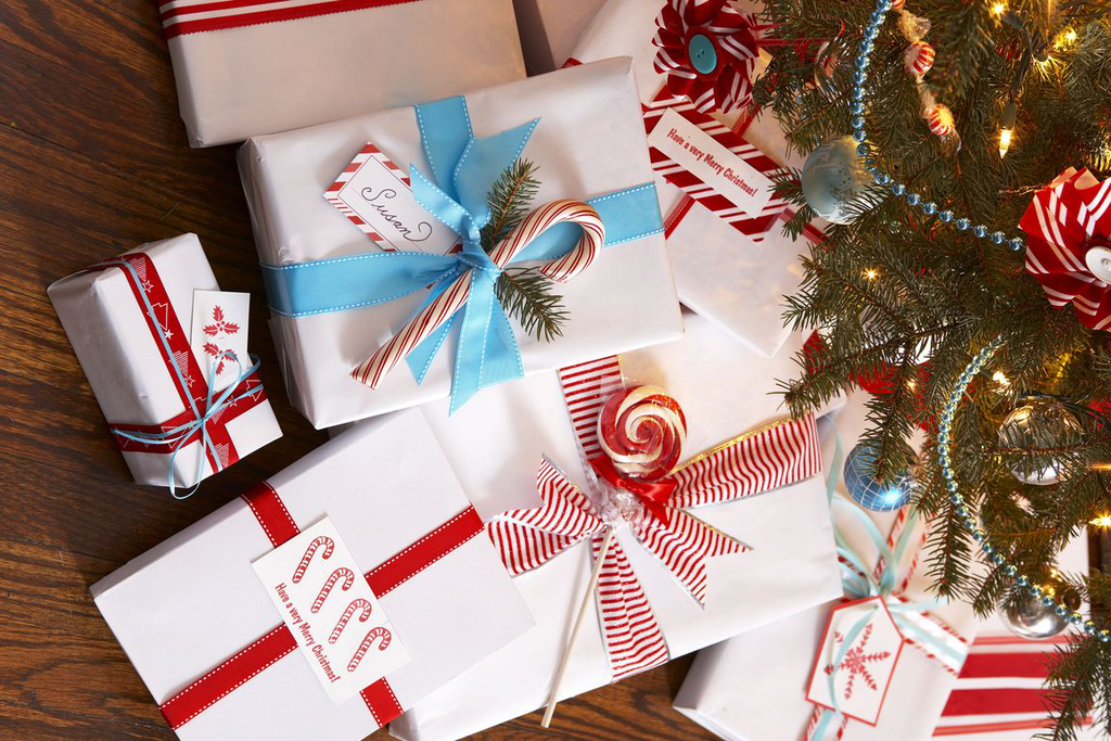 Gift Wrapping Ideas: 25 Ways To Wrap Ribbon and Bows on Gifts
